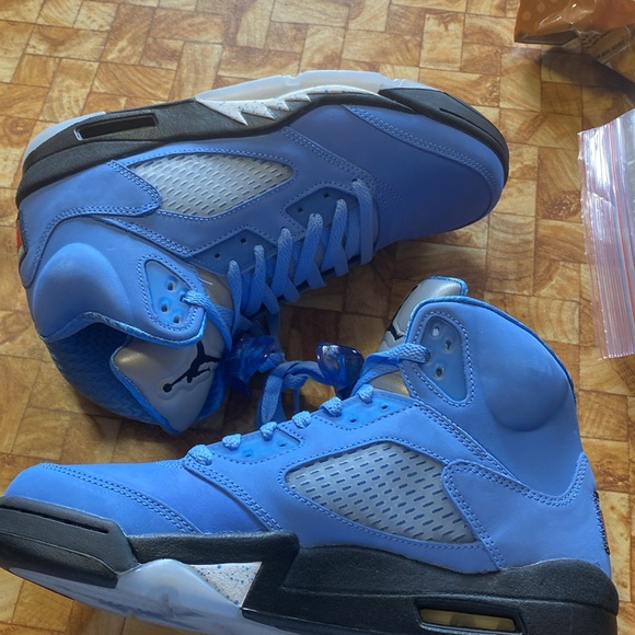 Unc SE Jordan 5’s - Picture 2 of 5